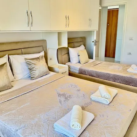White - Malgorzata * Sarande