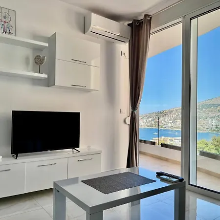 White - Malgorzata * Sarande